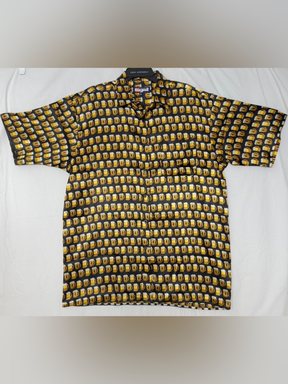 Casual Black Short-Sleeve Button-Down Shirt with Yellow Mug Print - Picture 12 of 12